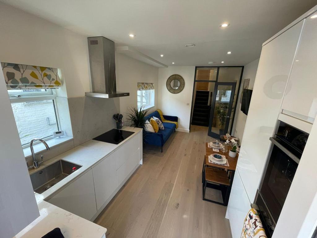 Two Bedroom Apartment - London Exterior photo