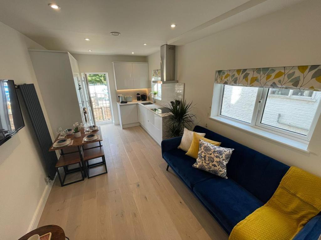Two Bedroom Apartment - London Exterior photo
